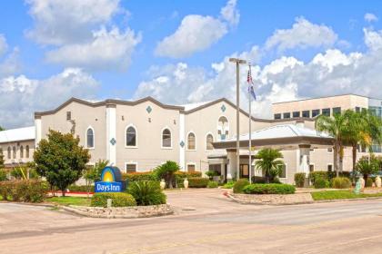 Days Inn  Suites by Wyndham Webster NASA ClearLake Houston